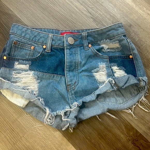 Signature Pants - Boutique Signatures sz small 0-3 shorts distressed